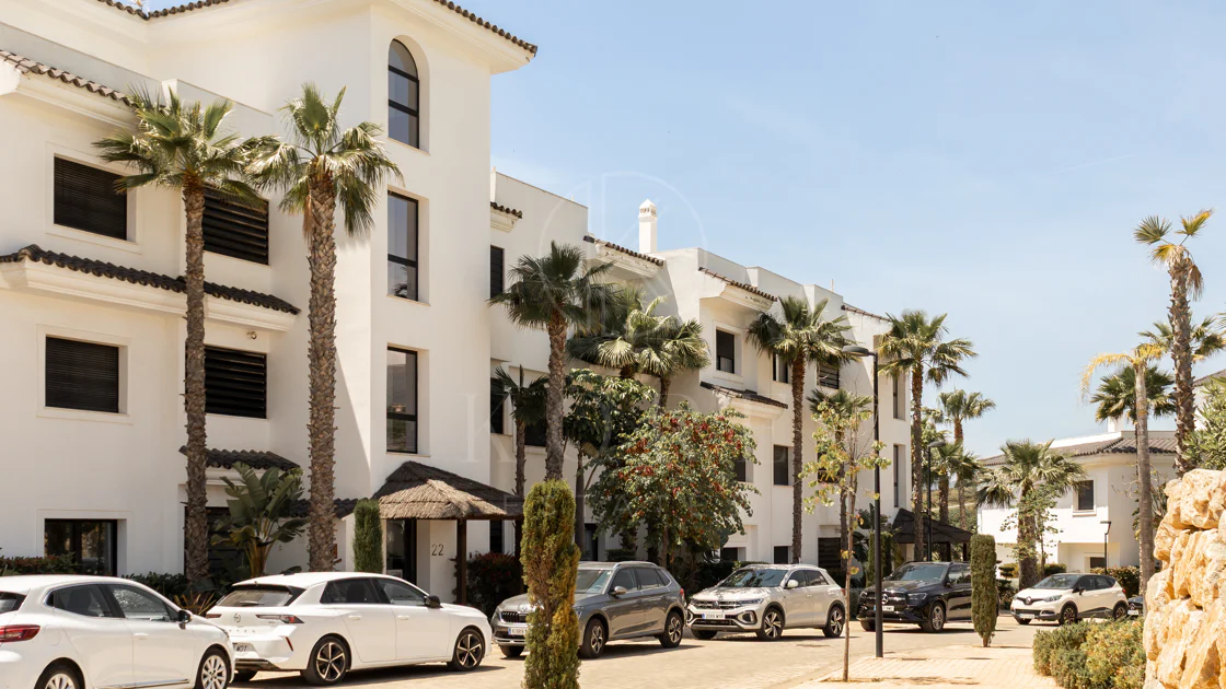 Elegante Apartamento de Diseño en Venta en Mirador de Estepona Hills con Licencia de Alquiler