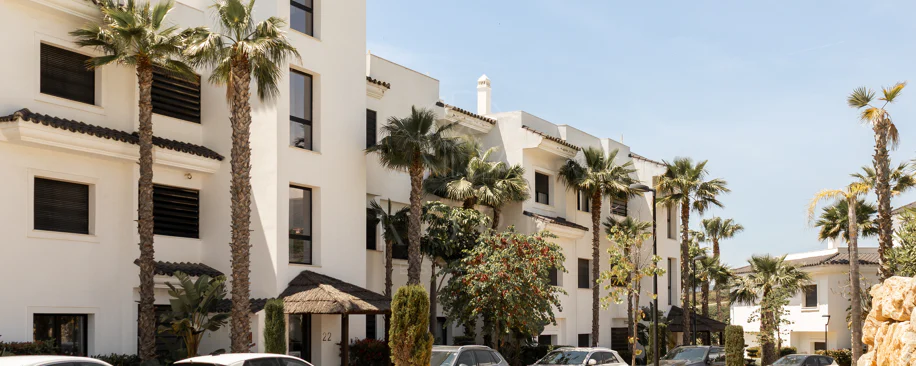 Elegante Apartamento de Diseño en Venta en Mirador de Estepona Hills con Licencia de Alquiler