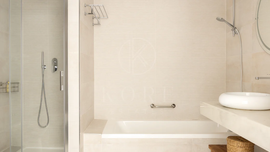 Elegante Apartamento de Diseño en Venta en Mirador de Estepona Hills con Licencia de Alquiler