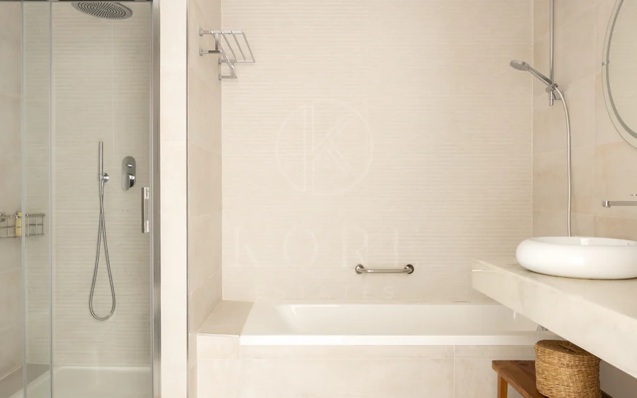 Elegante Apartamento de Diseño en Venta en Mirador de Estepona Hills con Licencia de Alquiler