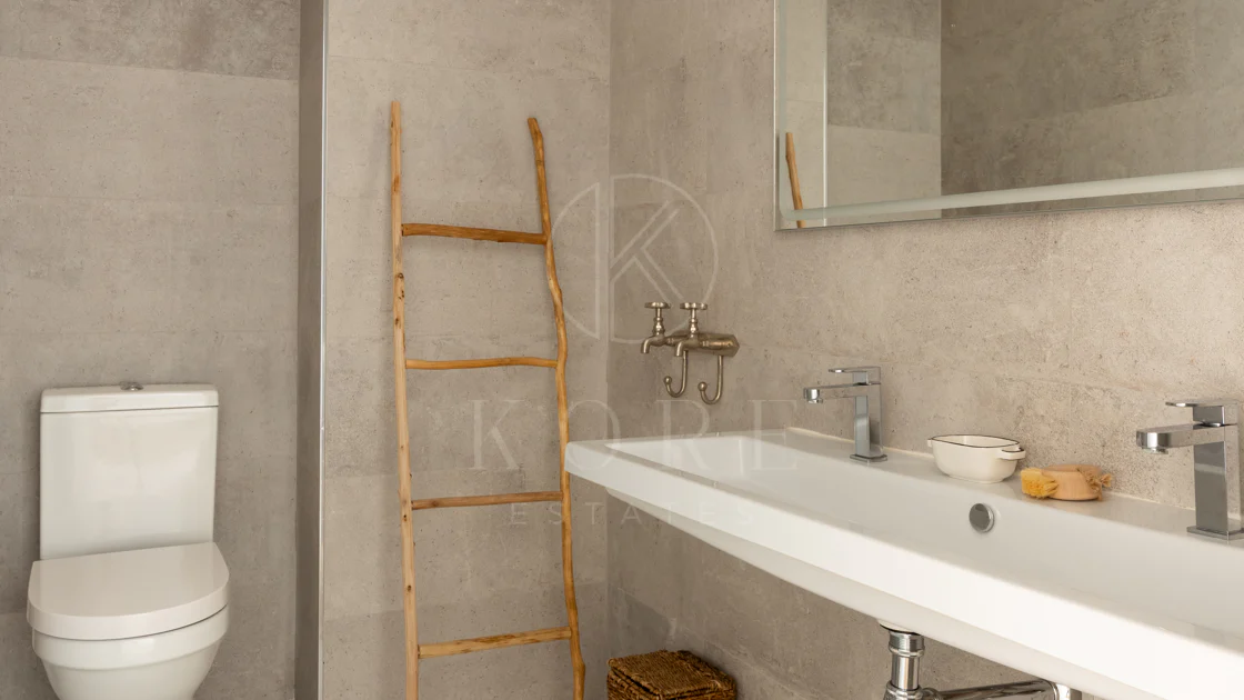 Elegante Apartamento de Diseño en Venta en Mirador de Estepona Hills con Licencia de Alquiler