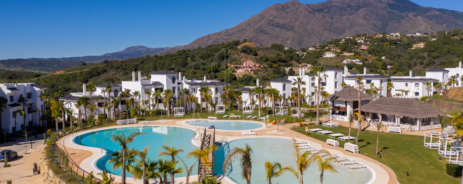 Elegante Apartamento de Diseño en Venta en Mirador de Estepona Hills con Licencia de Alquiler