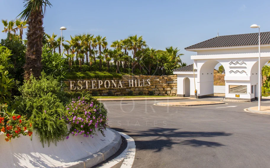 Elegante Apartamento de Diseño en Venta en Mirador de Estepona Hills con Licencia de Alquiler