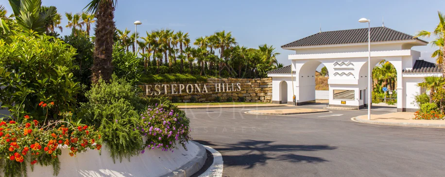 Elegante Apartamento de Diseño en Venta en Mirador de Estepona Hills con Licencia de Alquiler