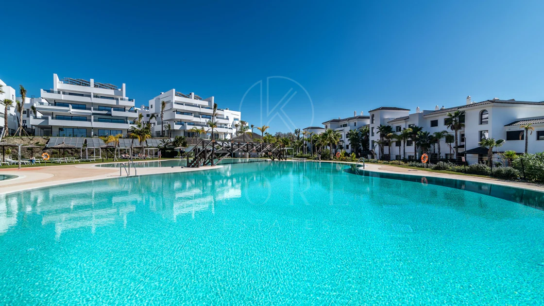 Elegante Apartamento de Diseño en Venta en Mirador de Estepona Hills con Licencia de Alquiler