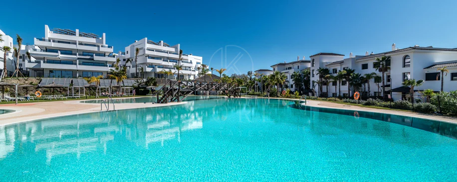 Elegante Apartamento de Diseño en Venta en Mirador de Estepona Hills con Licencia de Alquiler