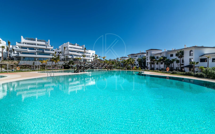 Elegante Apartamento de Diseño en Venta en Mirador de Estepona Hills con Licencia de Alquiler