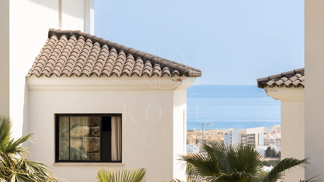 Elegante Apartamento de Diseño en Venta en Mirador de Estepona Hills con Licencia de Alquiler