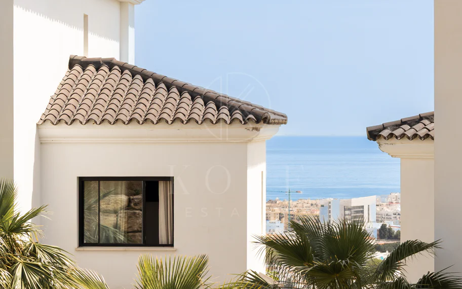 Elegante Apartamento de Diseño en Venta en Mirador de Estepona Hills con Licencia de Alquiler