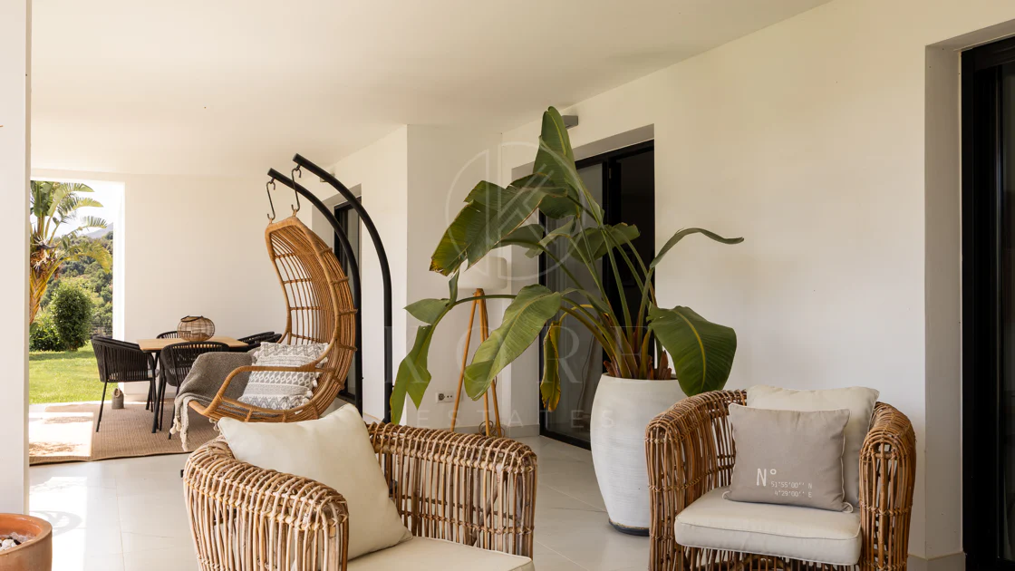 Elegante Apartamento de Diseño en Venta en Mirador de Estepona Hills con Licencia de Alquiler