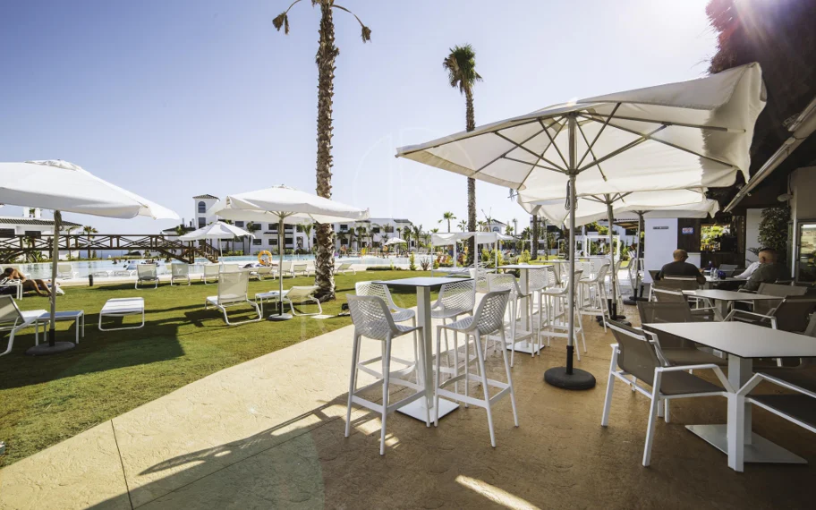 Elegante Apartamento de Diseño en Venta en Mirador de Estepona Hills con Licencia de Alquiler
