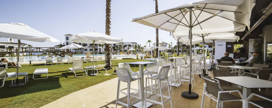 Elegante Apartamento de Diseño en Venta en Mirador de Estepona Hills con Licencia de Alquiler