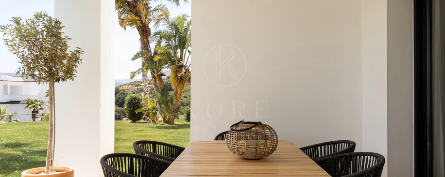 Elegante Apartamento de Diseño en Venta en Mirador de Estepona Hills con Licencia de Alquiler