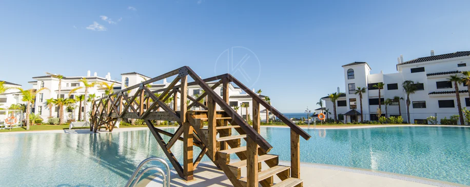 Elegante Apartamento de Diseño en Venta en Mirador de Estepona Hills con Licencia de Alquiler