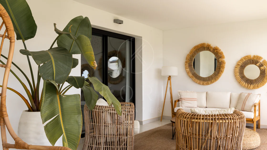 Elegante Apartamento de Diseño en Venta en Mirador de Estepona Hills con Licencia de Alquiler