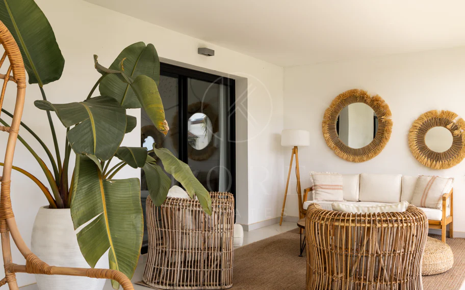 Elegante Apartamento de Diseño en Venta en Mirador de Estepona Hills con Licencia de Alquiler