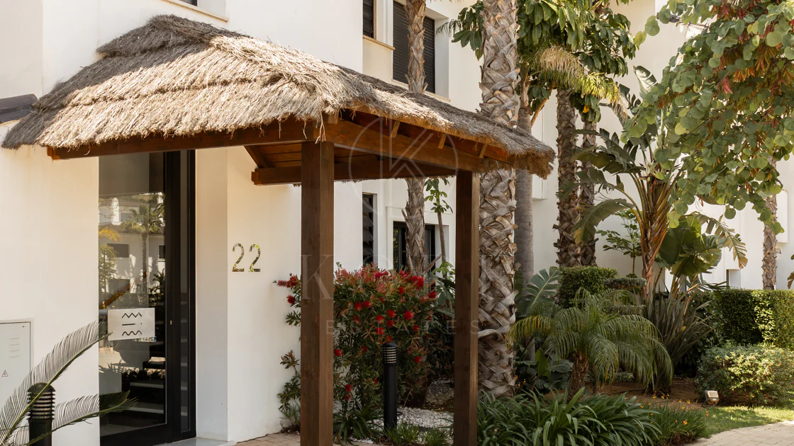Elegante Apartamento de Diseño en Venta en Mirador de Estepona Hills con Licencia de Alquiler