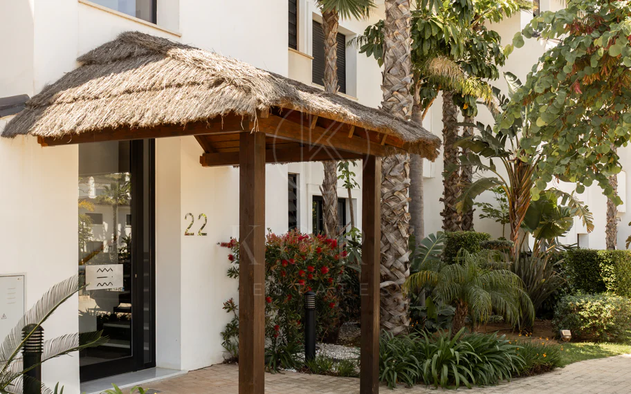 Elegante Apartamento de Diseño en Venta en Mirador de Estepona Hills con Licencia de Alquiler
