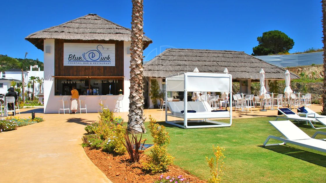Elegante Apartamento de Diseño en Venta en Mirador de Estepona Hills con Licencia de Alquiler