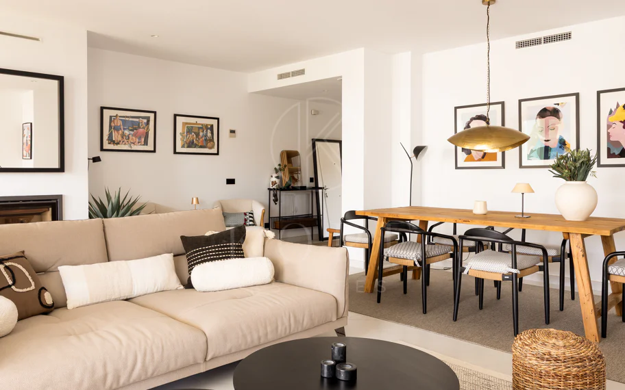 Elegante Apartamento de Diseño en Venta en Mirador de Estepona Hills con Licencia de Alquiler
