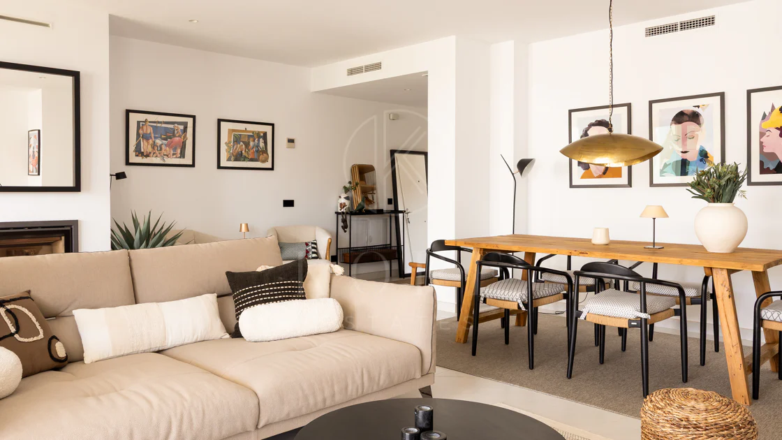 Elegante Apartamento de Diseño en Venta en Mirador de Estepona Hills con Licencia de Alquiler