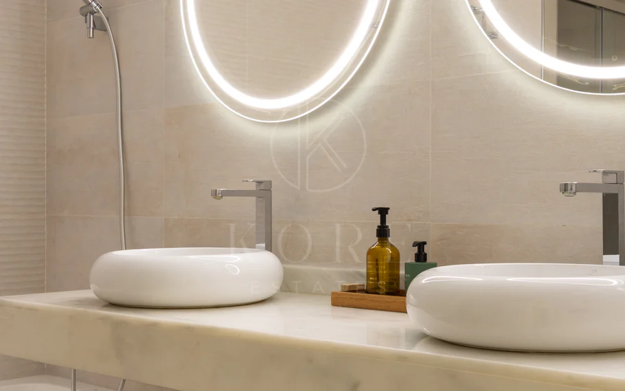 Elegante Apartamento de Diseño en Venta en Mirador de Estepona Hills con Licencia de Alquiler