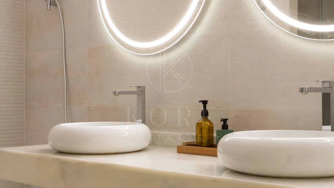 Elegante Apartamento de Diseño en Venta en Mirador de Estepona Hills con Licencia de Alquiler