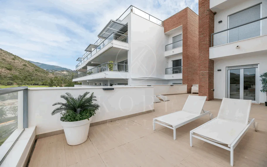 Lujoso y espacioso apartamento de 3 dormitorios en planta baja en Avalon, Los Arqueros Golf