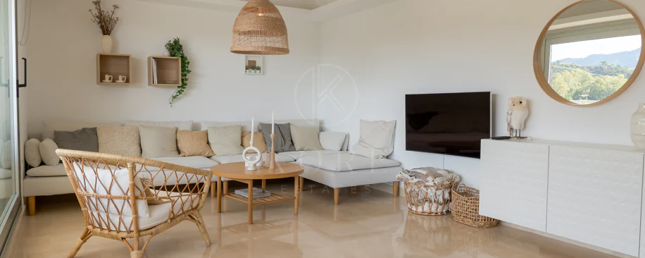 Luxury, spacious 3 bedroom Elevated Ground floor apartment in Avalon, Los Arqueros Golf