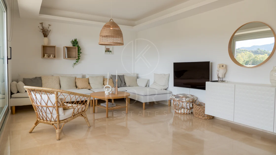 Luxury, spacious 3 bedroom Elevated Ground floor apartment in Avalon, Los Arqueros Golf