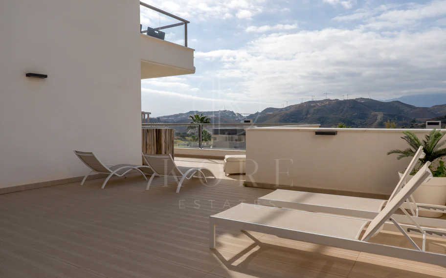 Lujoso y espacioso apartamento de 3 dormitorios en planta baja en Avalon, Los Arqueros Golf