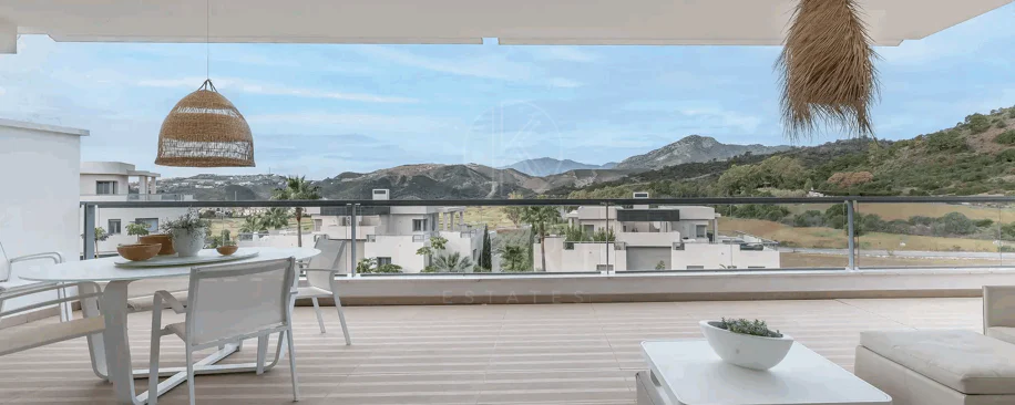 Luxury, spacious 3 bedroom Elevated Ground floor apartment in Avalon, Los Arqueros Golf