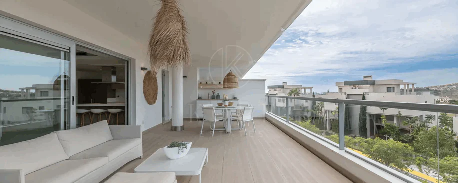 Luxury, spacious 3 bedroom Elevated Ground floor apartment in Avalon, Los Arqueros Golf