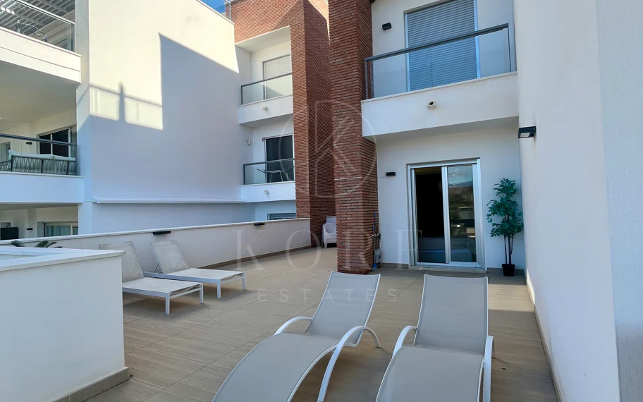 Lujoso y espacioso apartamento de 3 dormitorios en planta baja en Avalon, Los Arqueros Golf