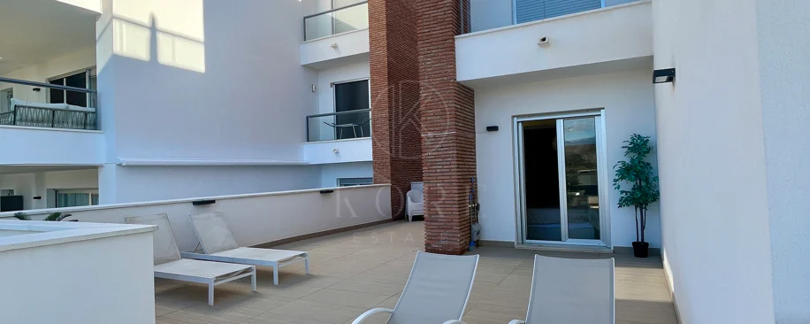 Luxury, spacious 3 bedroom Elevated Ground floor apartment in Avalon, Los Arqueros Golf