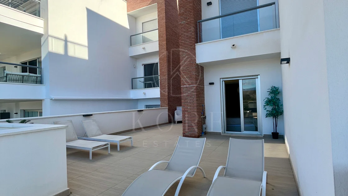 Luxury, spacious 3 bedroom Elevated Ground floor apartment in Avalon, Los Arqueros Golf