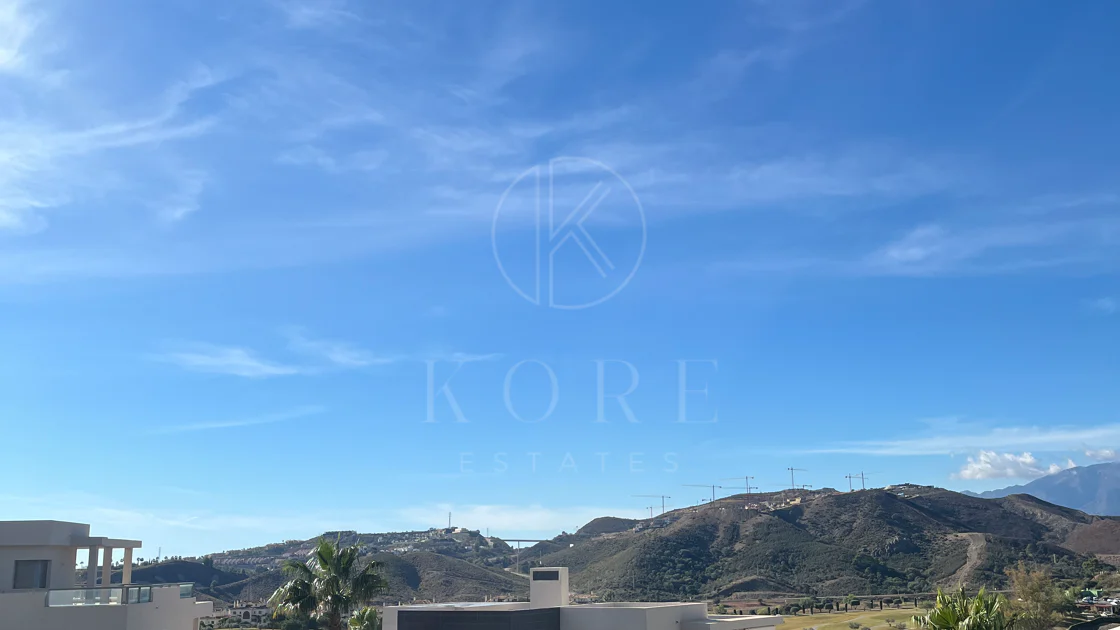 Luxury, spacious 3 bedroom Elevated Ground floor apartment in Avalon, Los Arqueros Golf