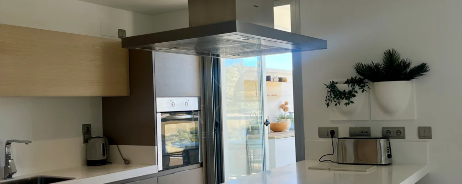 Luxury, spacious 3 bedroom Elevated Ground floor apartment in Avalon, Los Arqueros Golf