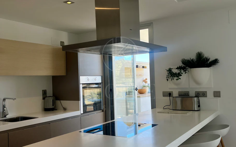 Lujoso y espacioso apartamento de 3 dormitorios en planta baja en Avalon, Los Arqueros Golf