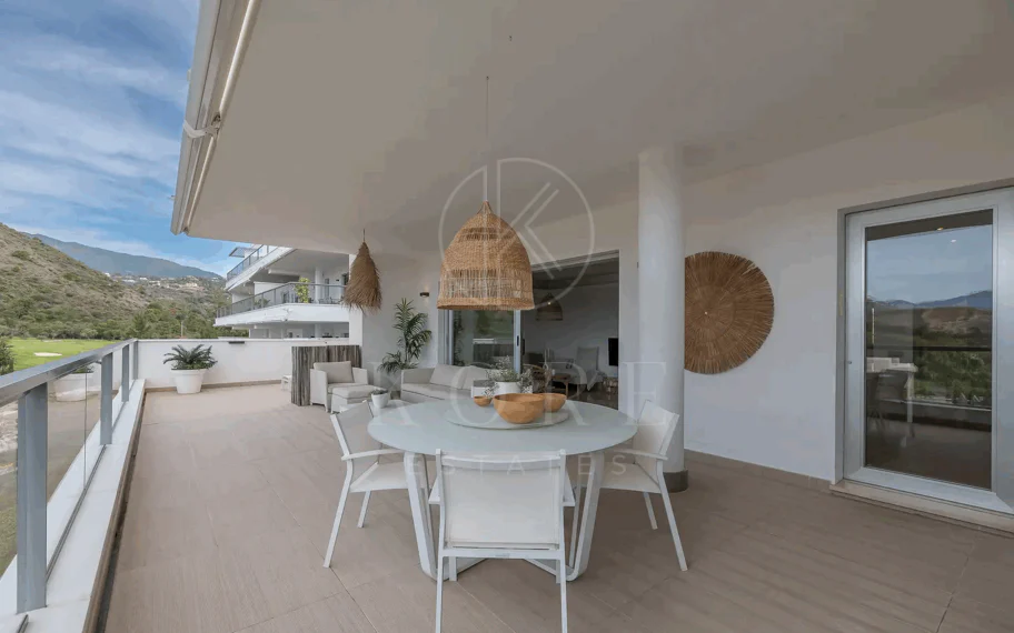 Lujoso y espacioso apartamento de 3 dormitorios en planta baja en Avalon, Los Arqueros Golf