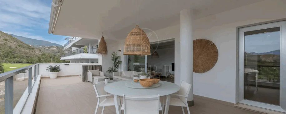 Luxury, spacious 3 bedroom Elevated Ground floor apartment in Avalon, Los Arqueros Golf