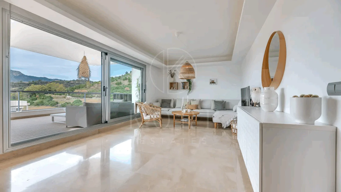 Luxury, spacious 3 bedroom Elevated Ground floor apartment in Avalon, Los Arqueros Golf