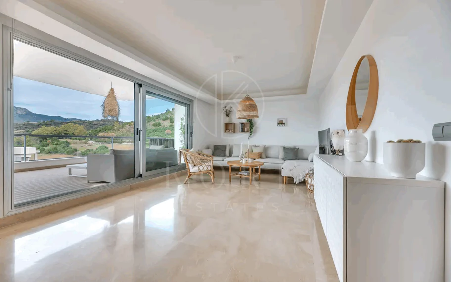 Lujoso y espacioso apartamento de 3 dormitorios en planta baja en Avalon, Los Arqueros Golf