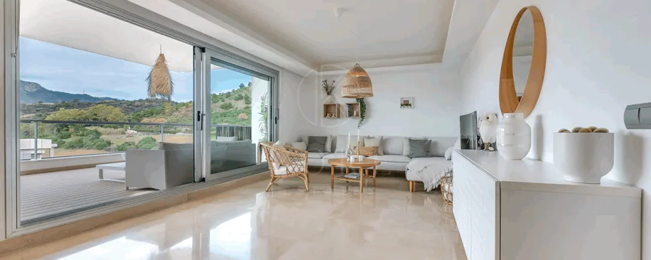 Luxury, spacious 3 bedroom Elevated Ground floor apartment in Avalon, Los Arqueros Golf