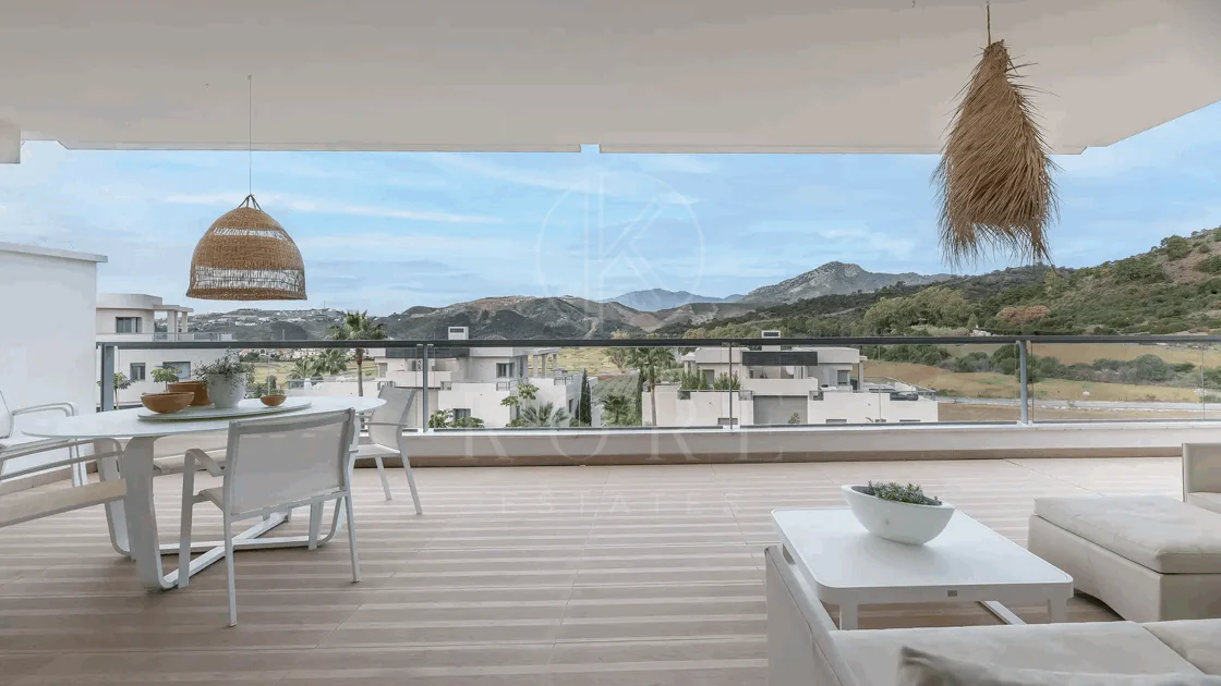 Luxury, spacious 3 bedroom Elevated Ground floor apartment in Avalon, Los Arqueros Golf