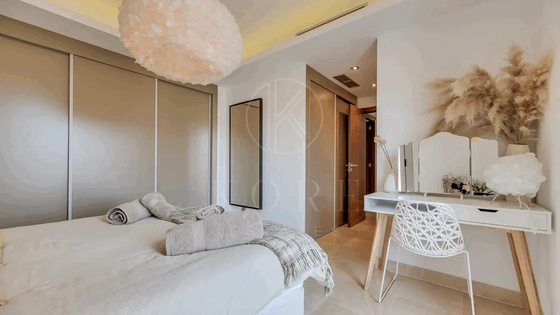 Luxury, spacious 3 bedroom Elevated Ground floor apartment in Avalon, Los Arqueros Golf