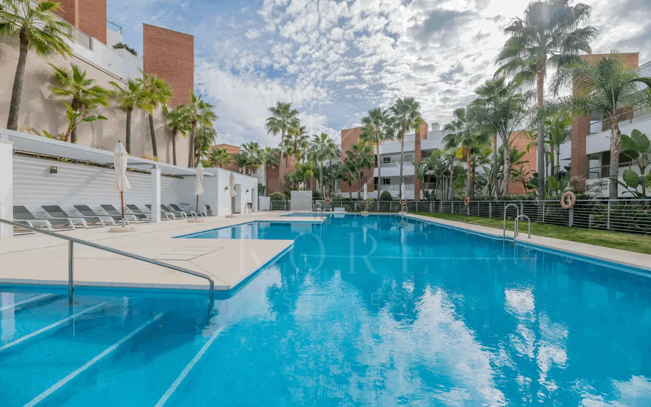 Lujoso y espacioso apartamento de 3 dormitorios en planta baja en Avalon, Los Arqueros Golf
