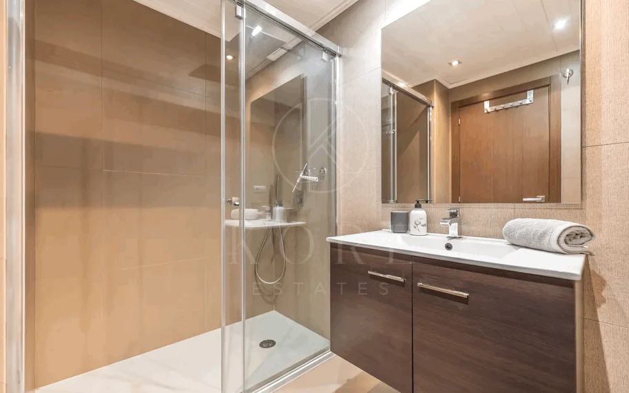 Lujoso y espacioso apartamento de 3 dormitorios en planta baja en Avalon, Los Arqueros Golf