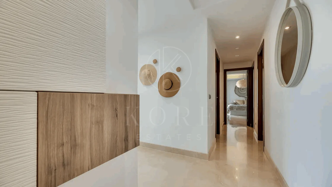 Luxury, spacious 3 bedroom Elevated Ground floor apartment in Avalon, Los Arqueros Golf