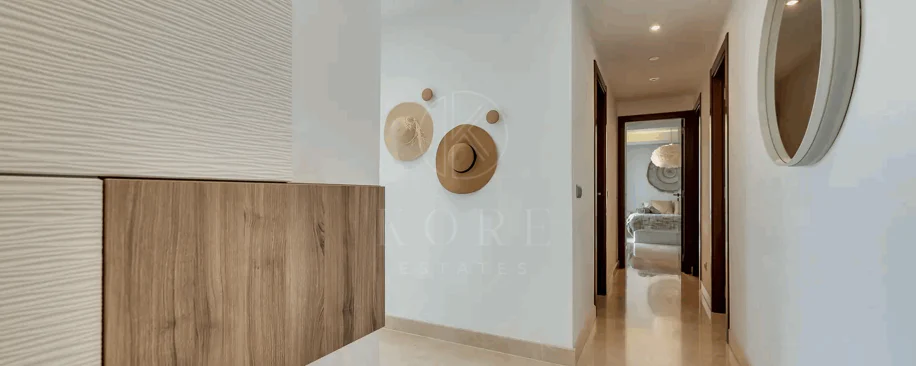 Luxury, spacious 3 bedroom Elevated Ground floor apartment in Avalon, Los Arqueros Golf
